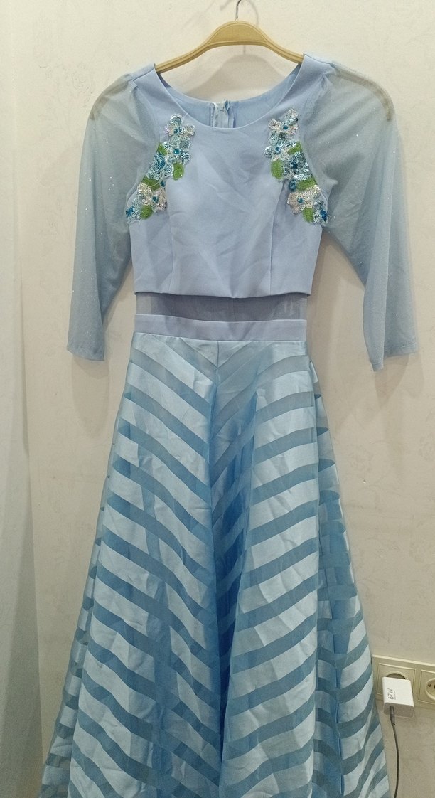 Mavi Nakışlı Uzun Abiye Elbise - Görsel 4