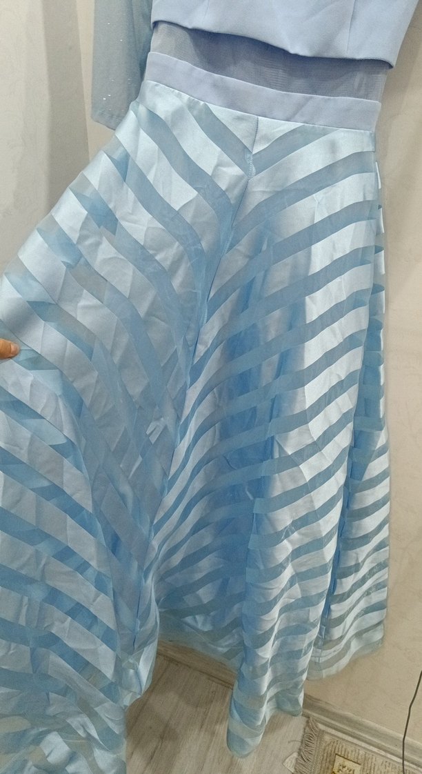 Mavi Nakışlı Uzun Abiye Elbise - Görsel 2