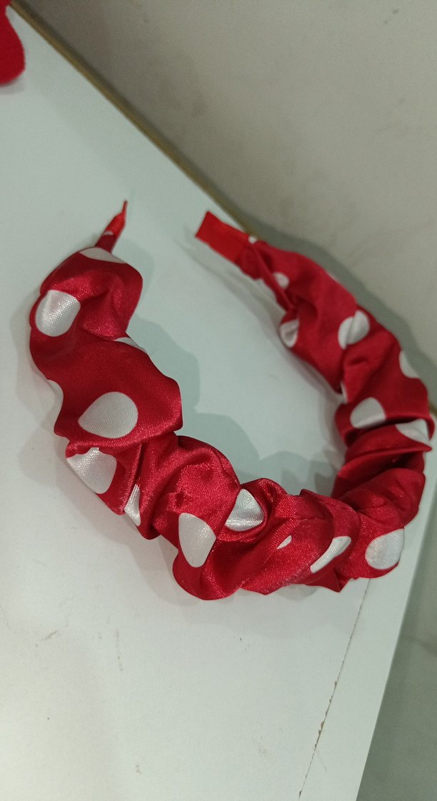 Kırmızı Puantiyeli Fırfırlı Saç Bandı - Görsel 2