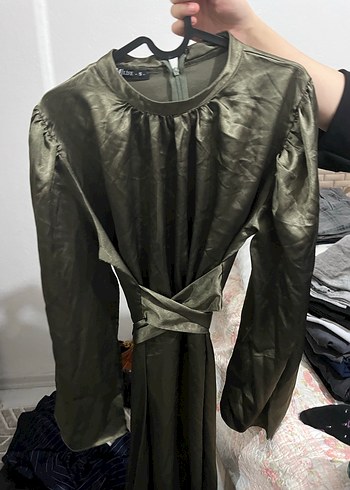 Uzun Kollu Yüksek Yakalı Salaş Saten Elbise - Görsel 3