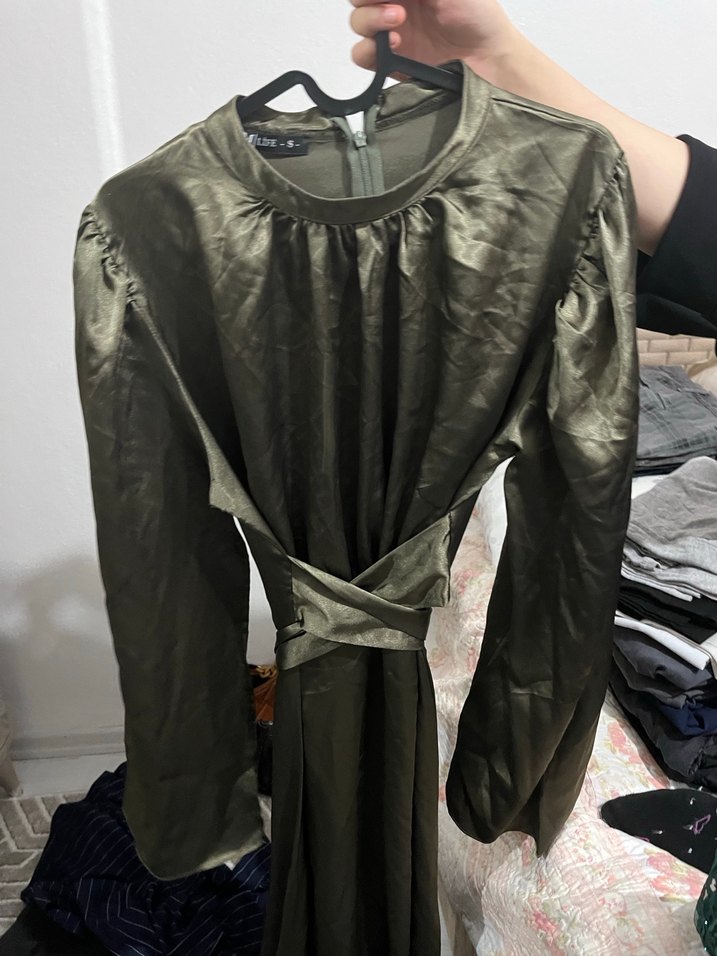 Uzun Kollu Yüksek Yakalı Salaş Saten Elbise - Görsel 3