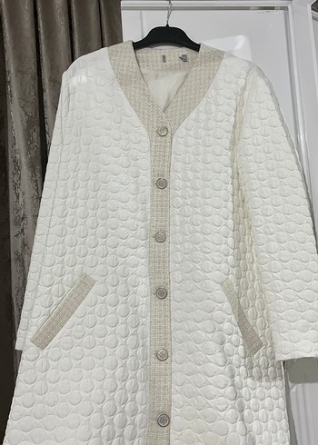 Düğmeli Beyaz Midi Kadın Takım Elbise - Görsel 4