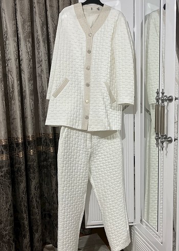 Düğmeli Beyaz Midi Kadın Takım Elbise - Görsel 2