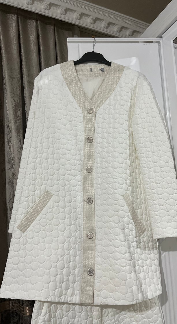 Düğmeli Beyaz Midi Kadın Takım Elbise - Görsel 4