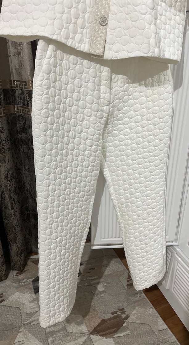 Düğmeli Beyaz Midi Kadın Takım Elbise - Görsel 5