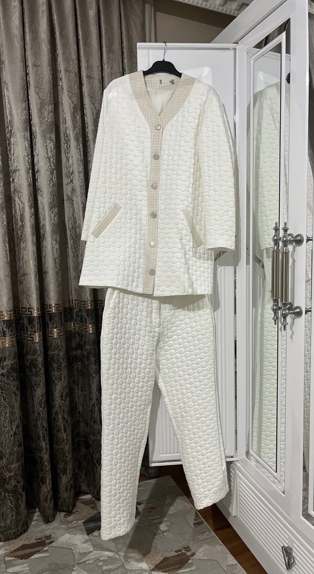 Düğmeli Beyaz Midi Kadın Takım Elbise - Görsel 2