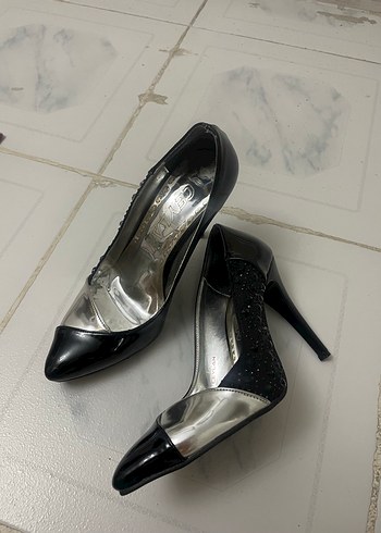 37 Beden Siyah Parlak Yılan Desenli Stiletto
