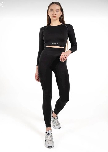 THE FIT HEAD Siyah Uzun Kollu Fitted Crop Top - Görsel 2
