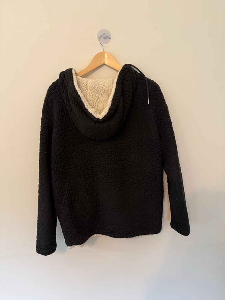 Siyah & Beyaz Kapüşonlu Fermuarlı Kadın Mont - Görsel 3