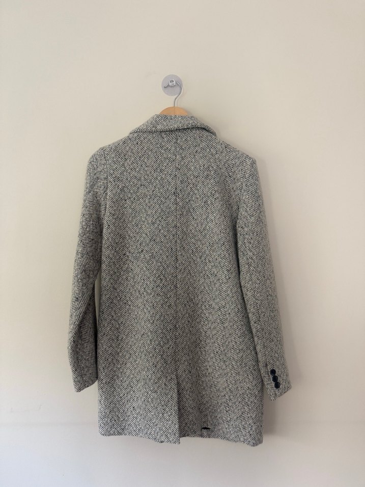 Gri Desenli Kısa Kaban - Görsel 3