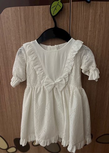 24-36 Ay Beden La Mabelle Kız Çocuk Beyaz Nakışlı Fırfırlı Elbise