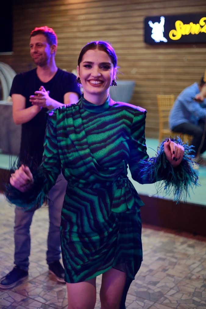 Püsküllü Yeşil Mini Elbise - Görsel 2