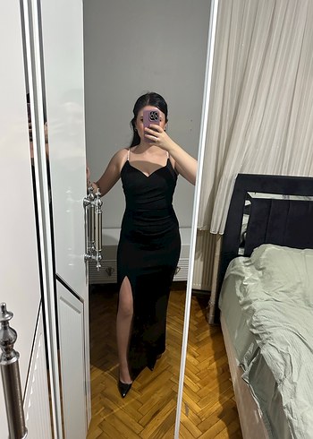 Siyah V Yaka Strappy Midi Elbise