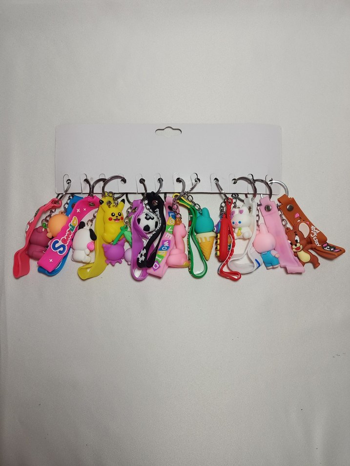 12 Adet Figürlü Silikon Anahtarlık - Görsel 3