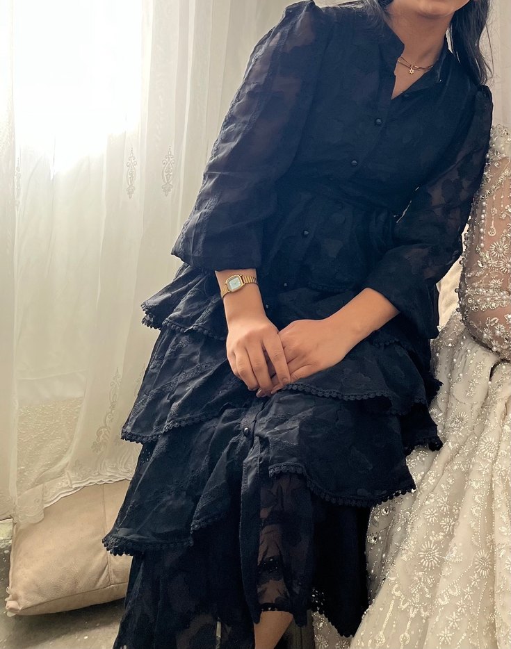 Siyah Kat Kat Fırfırlı Uzun Elbise - Görsel 2