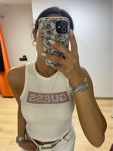 m Beden beyaz Renk Guess taş detaylı orjinal crop sml bedenler