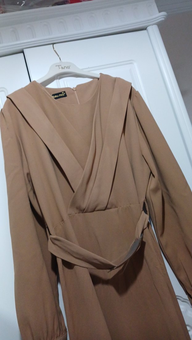 Bej Kemerli Uzun Kadın Elbise - Görsel 4