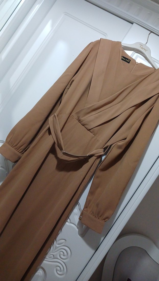 Bej Kemerli Uzun Kadın Elbise - Görsel 3