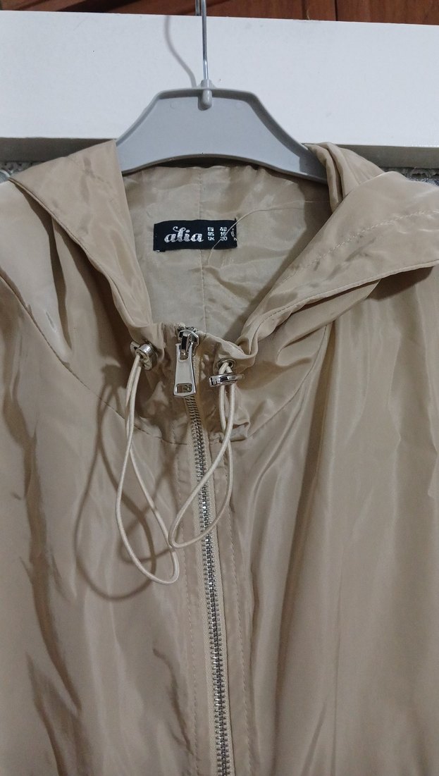 Bej Uzun Kadın Yağmurluk Kapüşonlu - Görsel 2