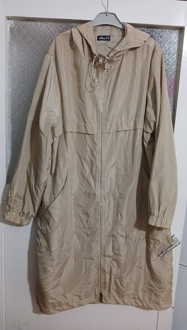 Bej Uzun Kadın Yağmurluk Kapüşonlu - Görsel 3