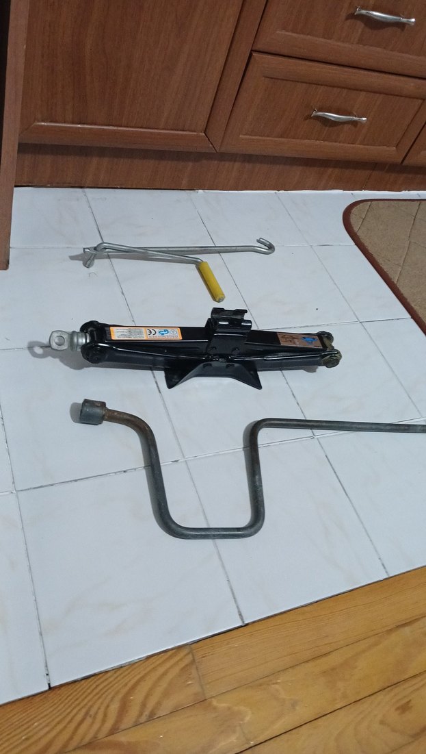 Siyah Araç Krikosu ve Çelik Çubuk - Görsel 3