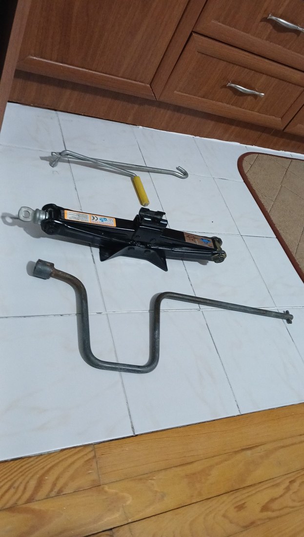 Siyah Araç Krikosu ve Çelik Çubuk - Görsel 2