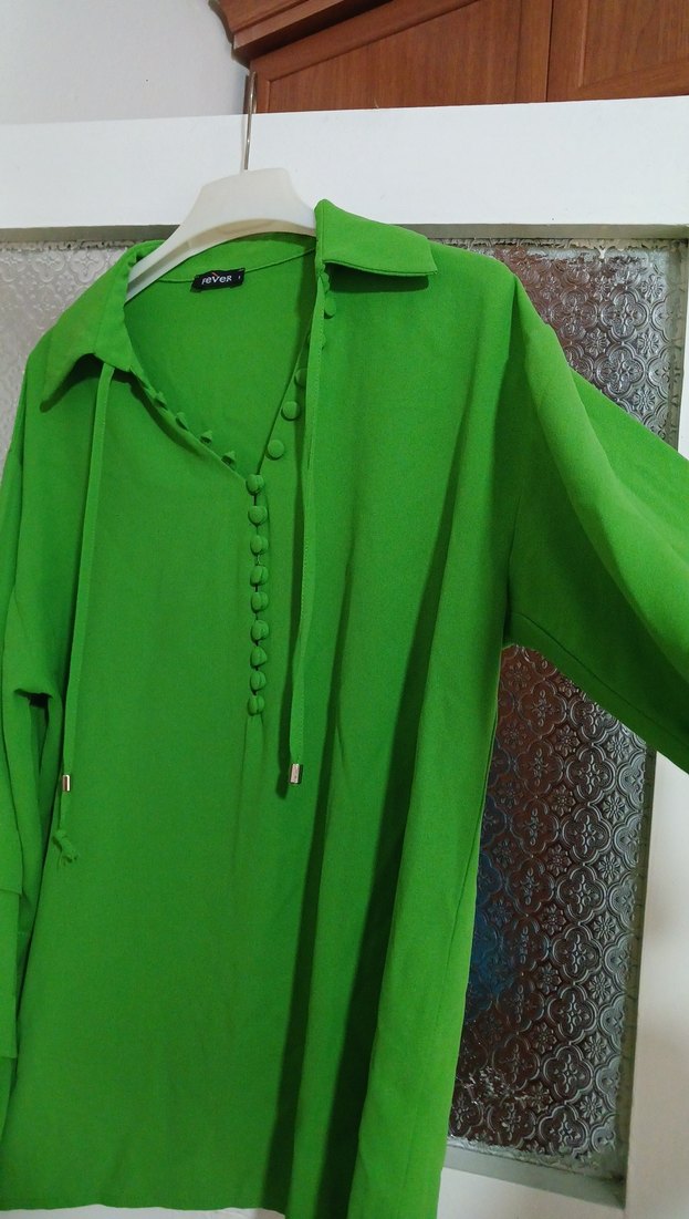 Düğmeli Yeşil Uzun Kollu Bol Kadın Gömlek - Görsel 3