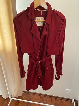 l Beden Pull and bear trençkot