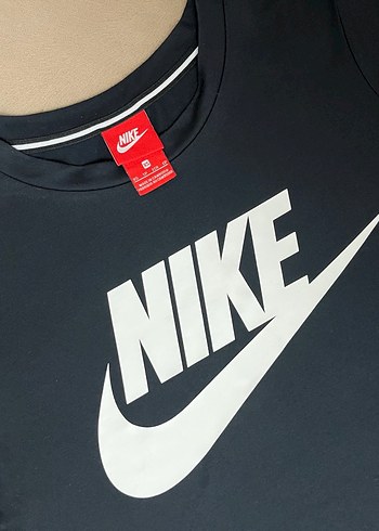 Nike Kadın Siyah Tişört