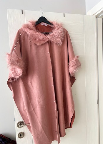 Pembe Uzun Peluş Detaylı Kadın Kaban - Görsel 4