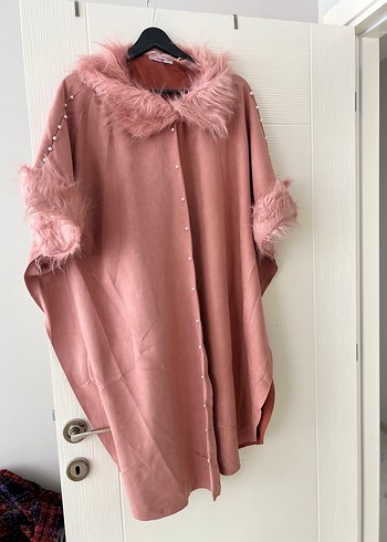 Pembe Uzun Peluş Detaylı Kadın Kaban - Görsel 3