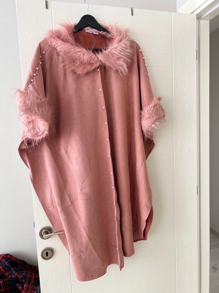 Pembe Uzun Peluş Detaylı Kadın Kaban - Görsel 3