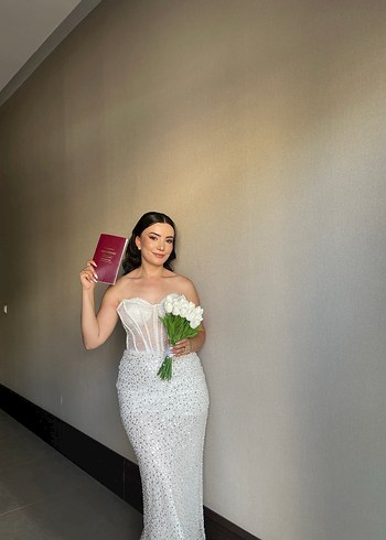 Şeffaf Detaylı Straplez Uzun Beyaz Nikah Elbisesi
