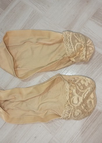 Bej İnce Dantel Detaylı Çorap