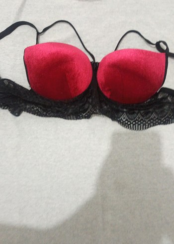 kullanılmış Koyu Kırmızı Gotik Dantel Sütyen