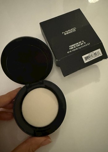 MAC Mineralize Fondöten SPF 15 Siyah - Görsel 5