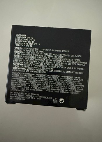 MAC Mineralize Fondöten SPF 15 Siyah - Görsel 2