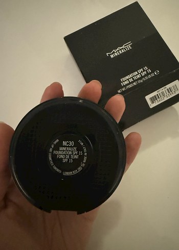 MAC Mineralize Fondöten SPF 15 Siyah - Görsel 4