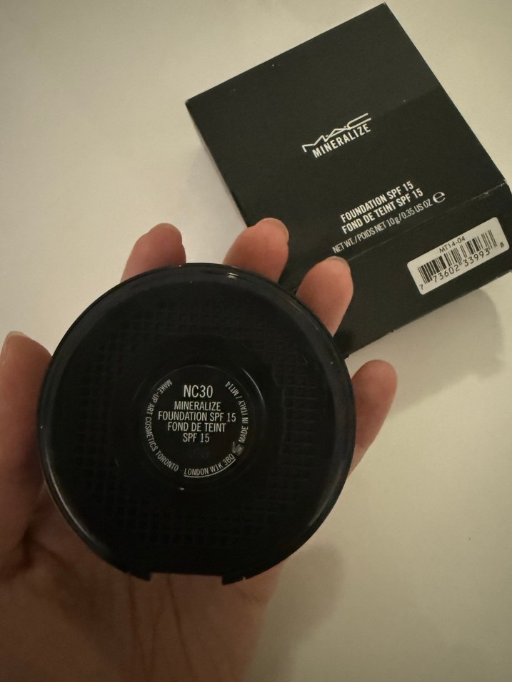 MAC Mineralize Fondöten SPF 15 Siyah - Görsel 4