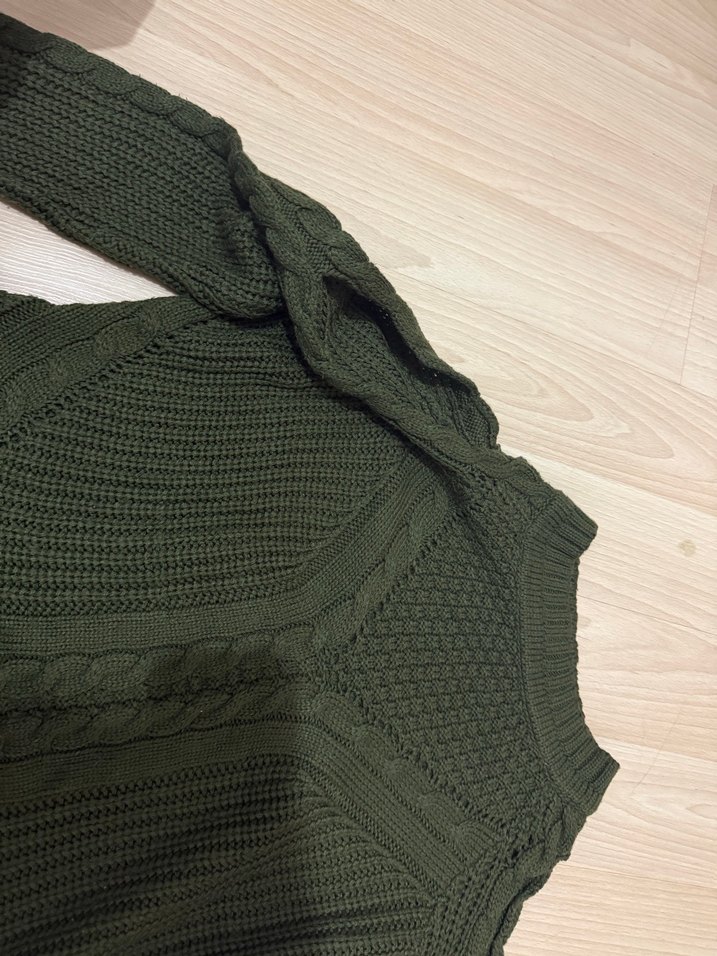 Yeşil omuz detaylı Kadın Triko Kazak - Görsel 2