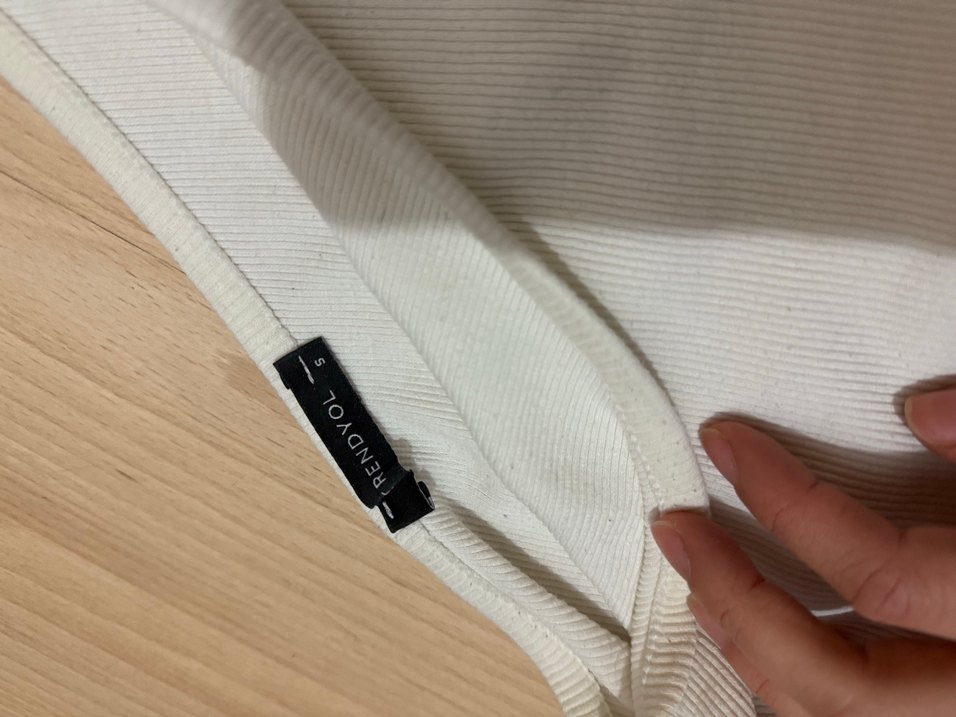 Kadın Beyaz tek Kollu Bluz - Görsel 2