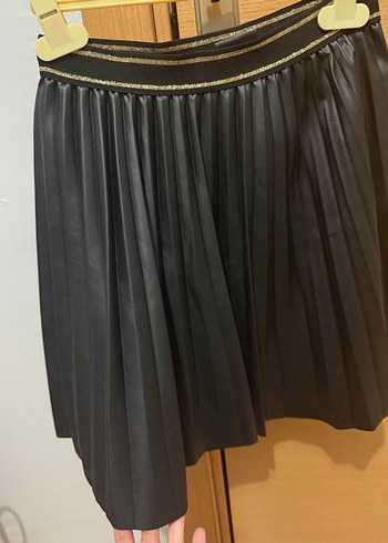 Kız Çocuk Siyah Deri Pileli Etek - Görsel 3