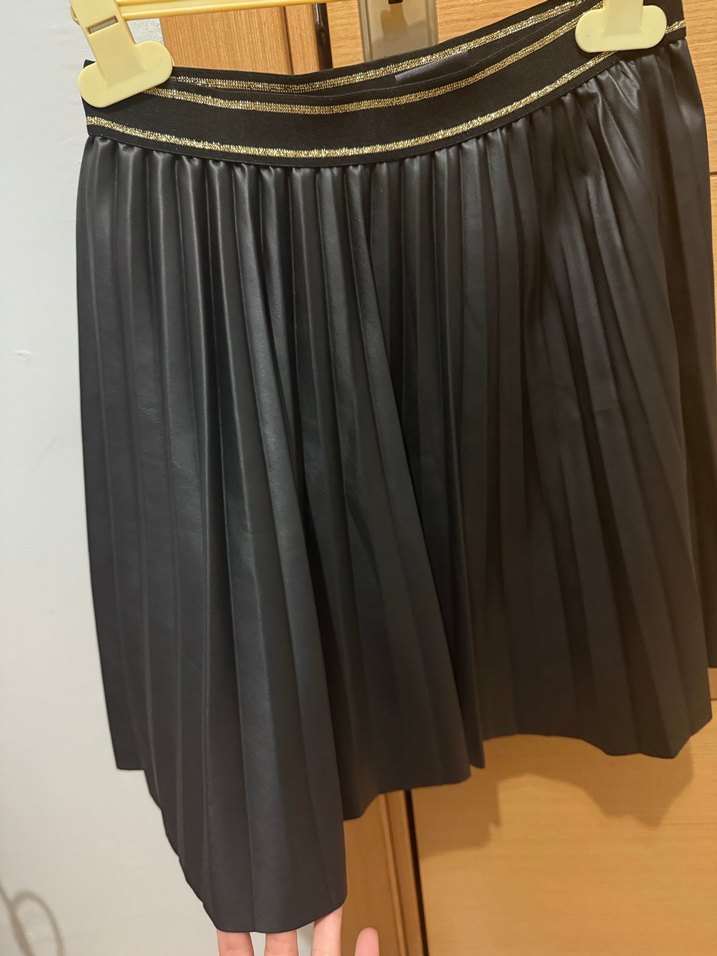 Kız Çocuk Siyah Deri Pileli Etek - Görsel 3