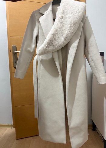 Kuşak Detaylı Cepli Çıkarılabilir Suni Kürk Yaka Kaban - Görsel 8