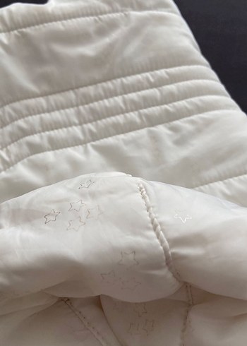 Kız Çocuk Beyaz Kürklü Kapüşonlu Yelek - Görsel 3