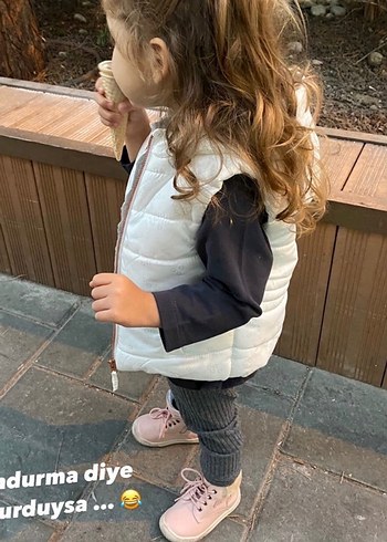 Kız Çocuk Beyaz Kürklü Kapüşonlu Yelek - Görsel 7