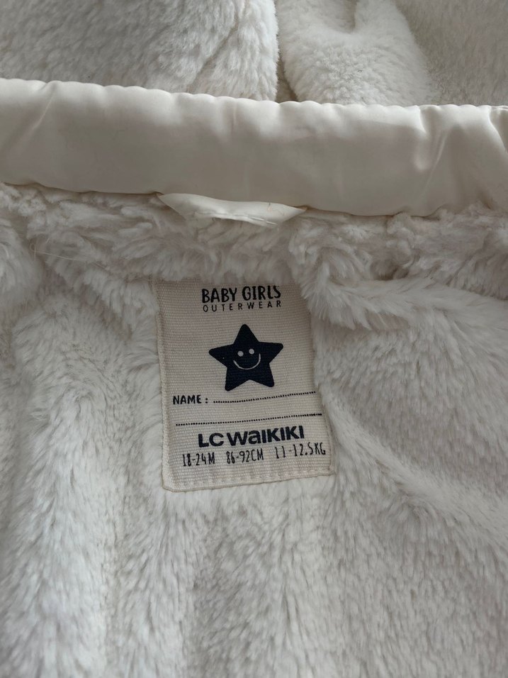 Kız Çocuk Beyaz Kürklü Kapüşonlu Yelek - Görsel 5