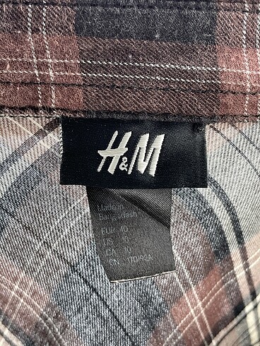40 Beden çeşitli Renk H&M Gömlek %70 İndirimli.
