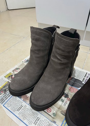 Tergan Hakiki Süet Deri Topuklu Kadın Bot - Görsel 4