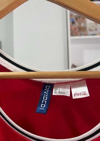 Kırmızı Baskılı Kadın Atlet CocaCola - Görsel 2